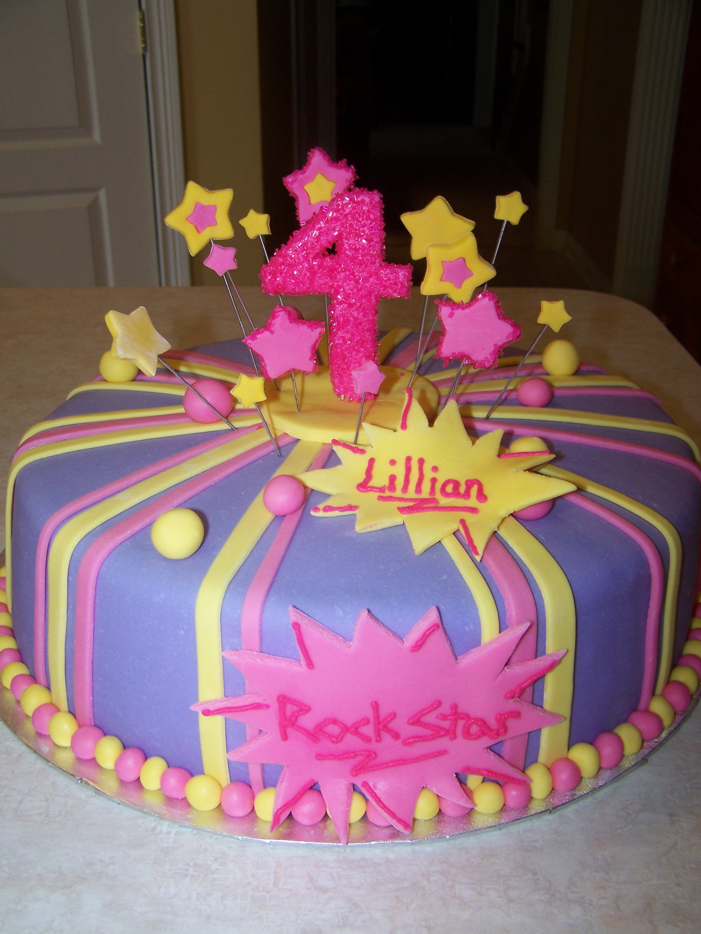 The 25+ best Girl birthday cakes ideas on Pinterest | Girl ...